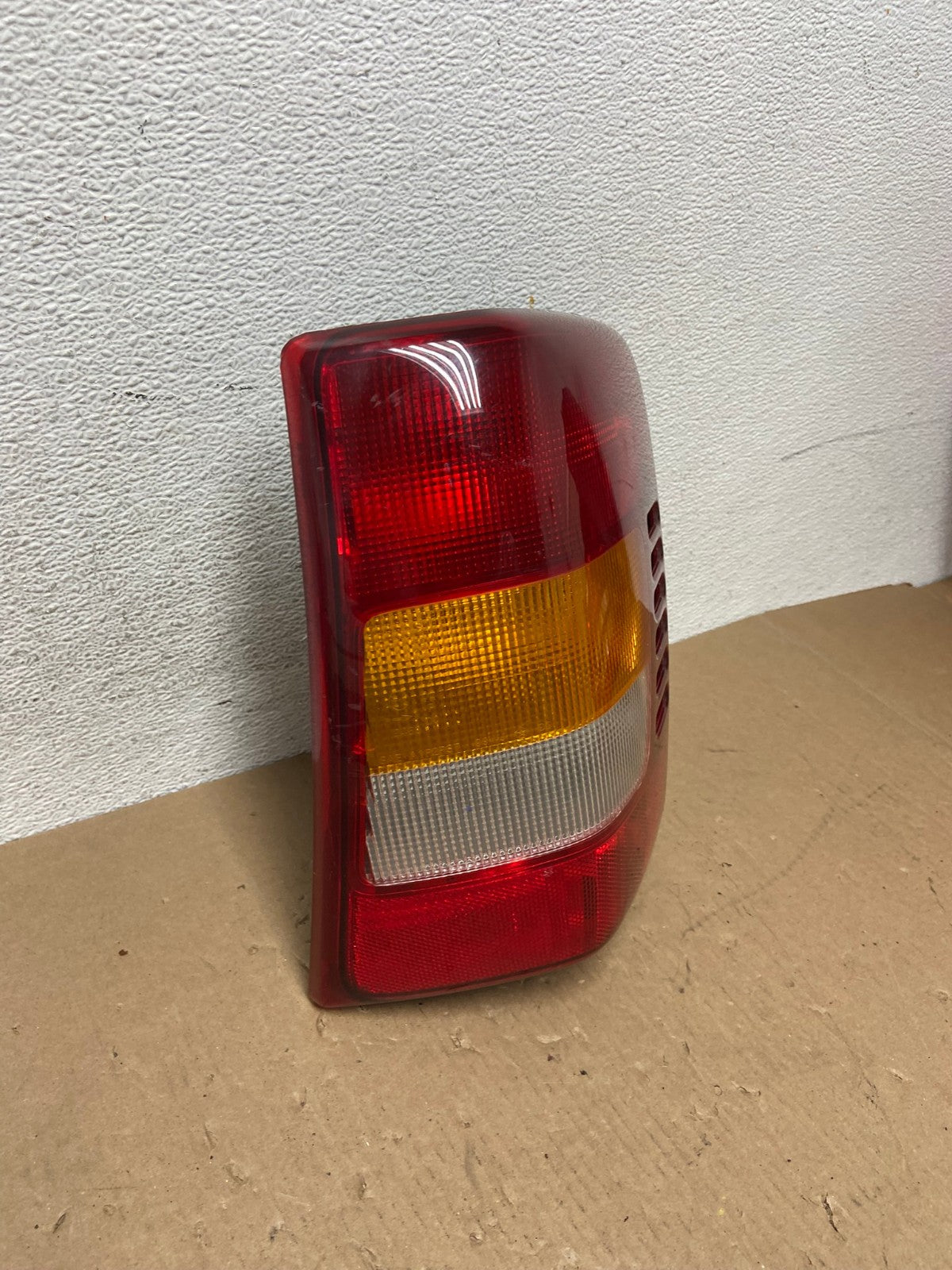 1999-2004 Jeep Grand Cherokee WJ Right Passenger Rh Tail Light AD6534 LK2