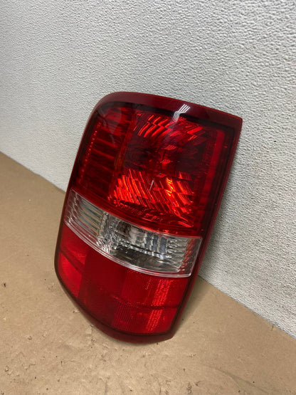 2004 to 2008 Ford F150 F-150 Left Driver LH Side Tail Light AG5588 LK1