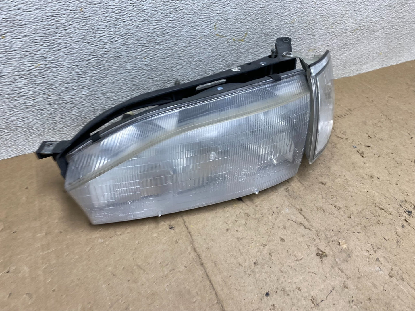 1992 1993 1994 Toyota Camry Left Driver LH Halogen Headlight OEM W9268 DW2