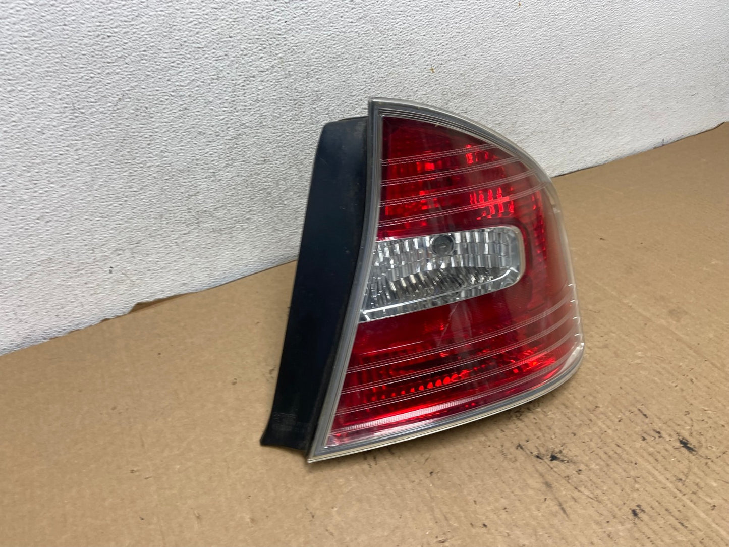 2005 to 2007 Subaru Legacy Outback Right Passenger RH Tail Light AG2106 LK2