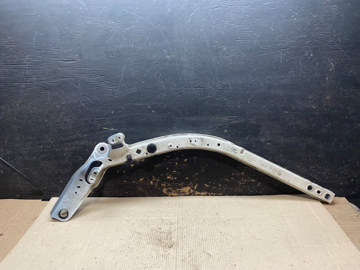 2020 to 2023 Ford Explorer Left Driver LH Upper Tic Bar Oem X2854 DG0