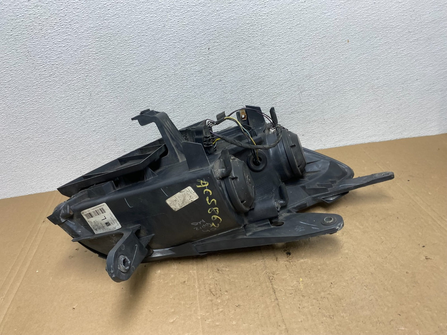 2007 to 2010 Saturn Outlook Left Driver LH Halogen Headlight AC5862 DW5