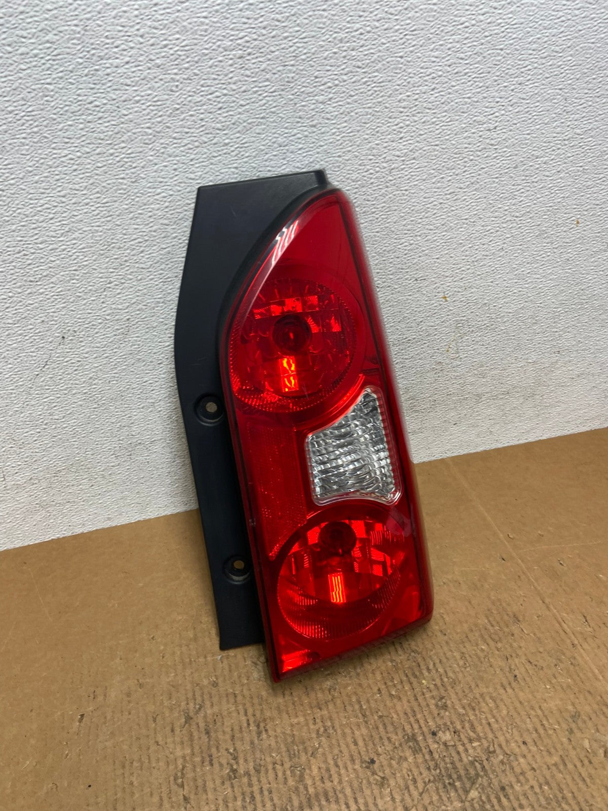 2005 to 2015 Nissan Xterra Right Passenger Rh Side Tail light AE1556 LK2