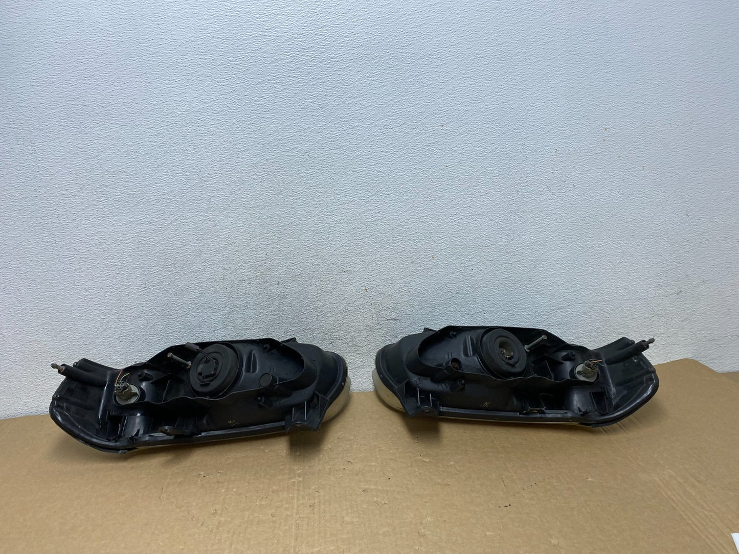 2000 to 2001 Nissan Maxima Left + Right Set Halogen Headlights AF7318 DW8