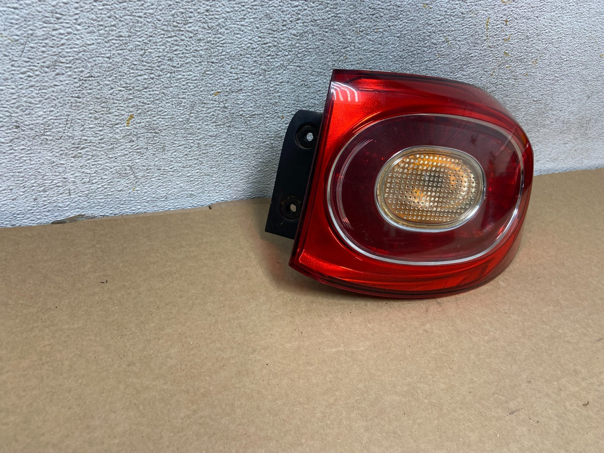 2009 to 2011 Volkswagen Tiguan Right Passenger Side Tail Light AH4405 DW1