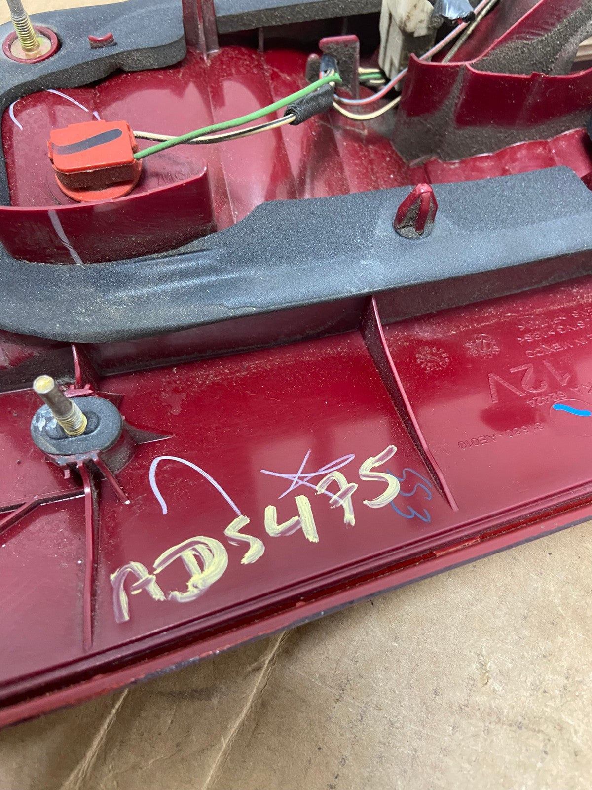 2004 - 2005 Toyota Sienna Left Driver LH Side Inner Tail Light AD5475 LK7