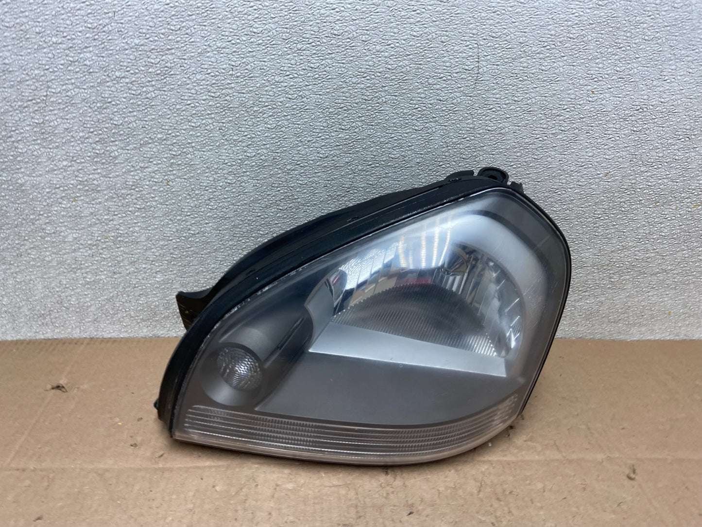 2005 to 2008 Hyundai Tucson Left Driver LH Side Headlight Oem Y2912 DW0