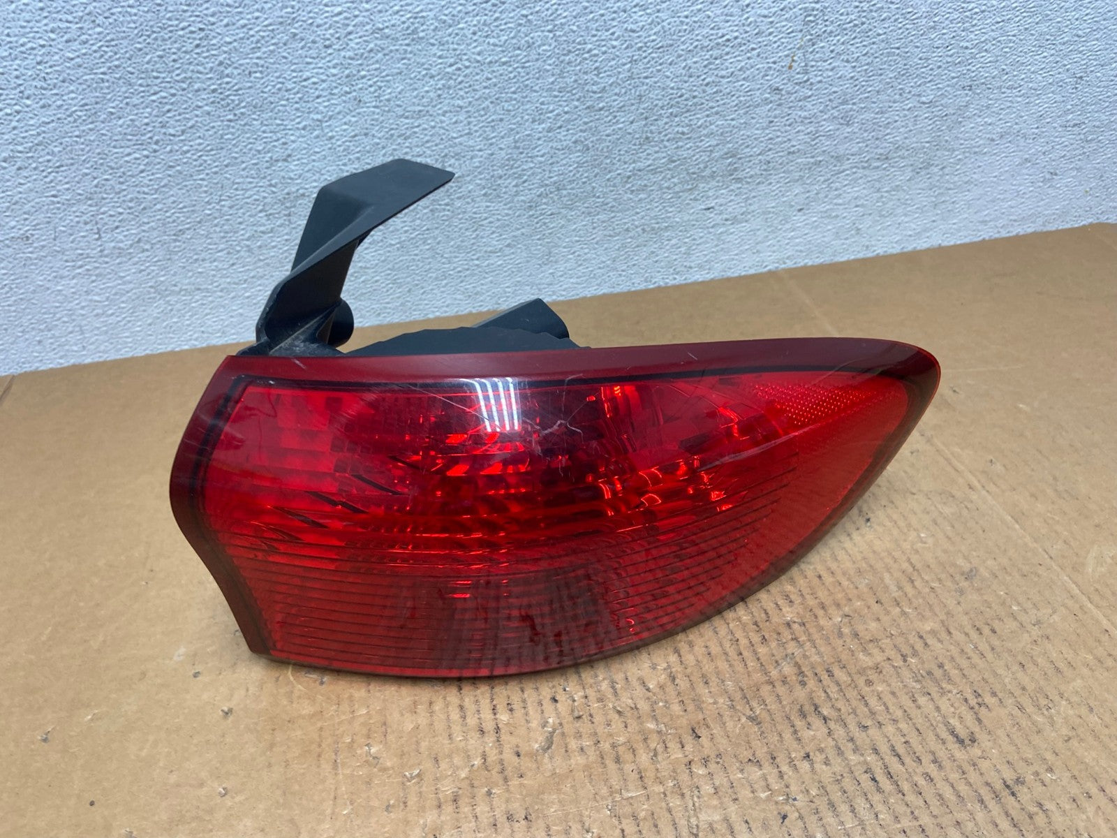 2006-2007 Subaru Tribeca B9 Right Passenger Rh Side Tail Light AE0472 LK0