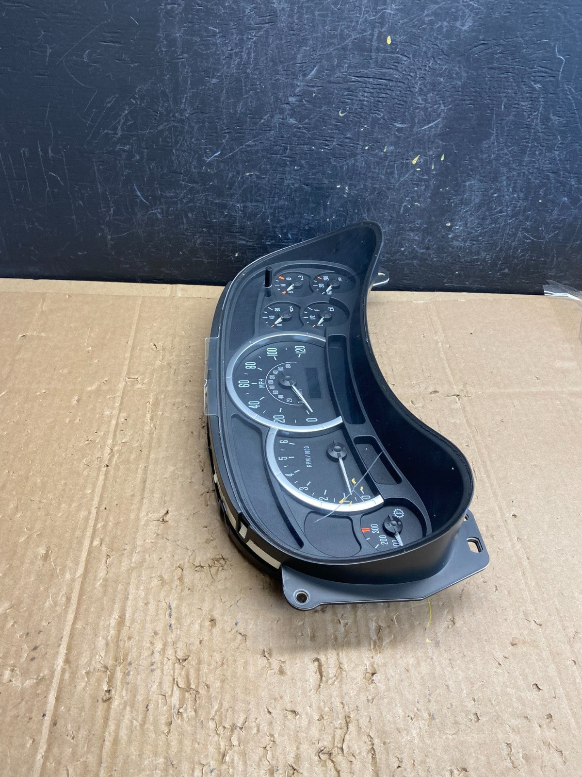 2003 to 2006 Cadillac Escalade Instrument Speedometer Cluster Gauge AD6889 DG1