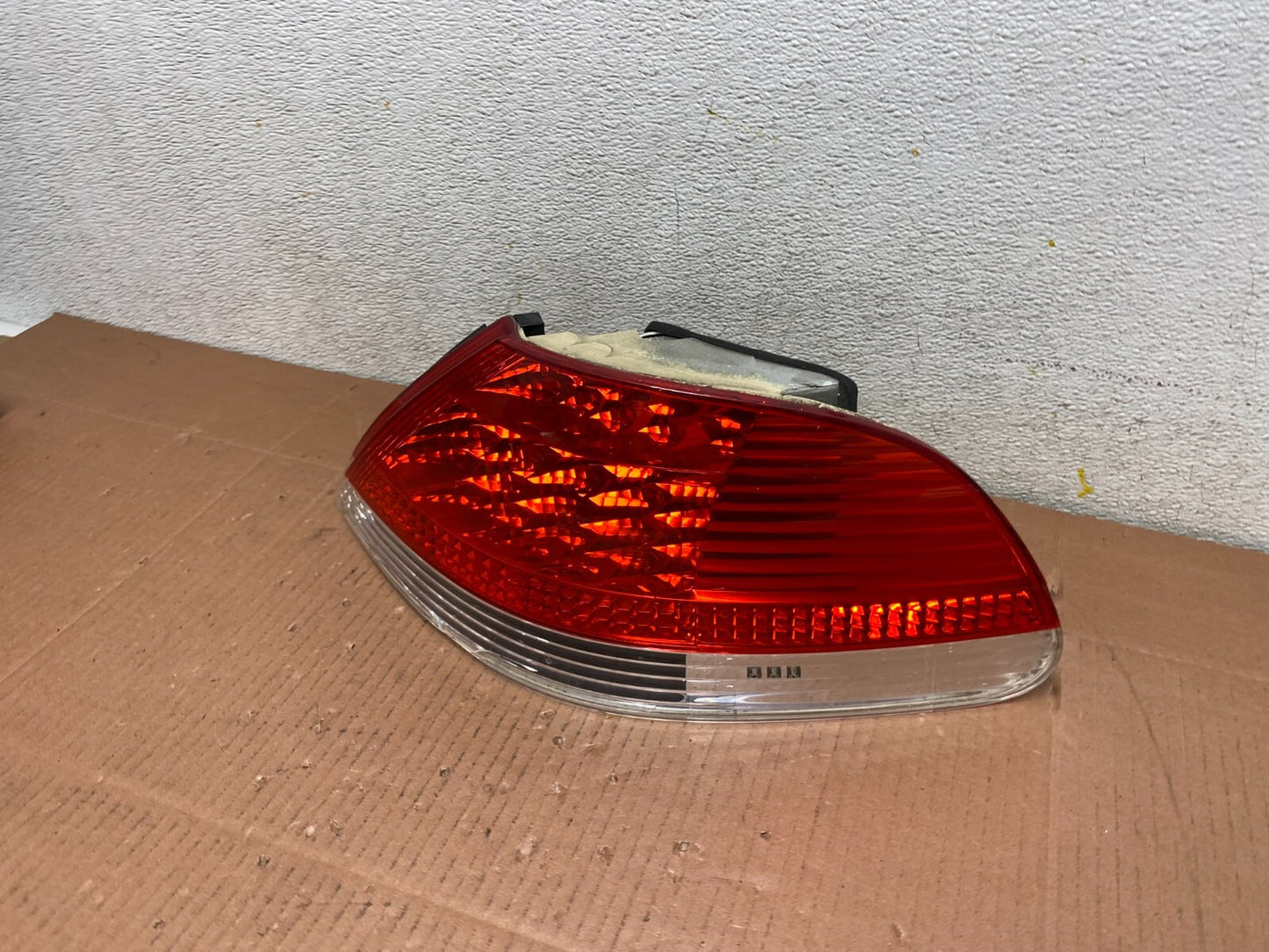 2002 to 2005 BMW 7-Series 745i 760i Right Passenger Tail Light Oem M1090 DW1