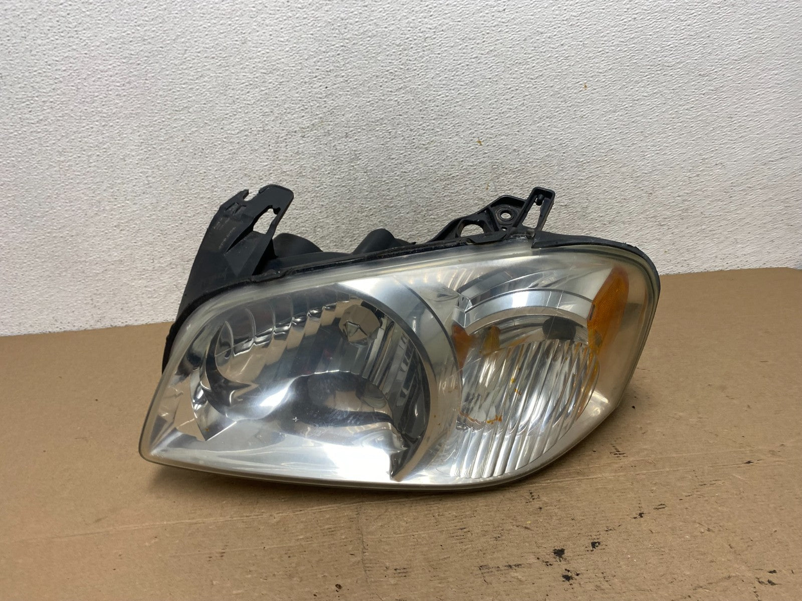 2005 - 2006 Mazda Tribute Left Driver LH Halogen Headlight AF4752 DW0