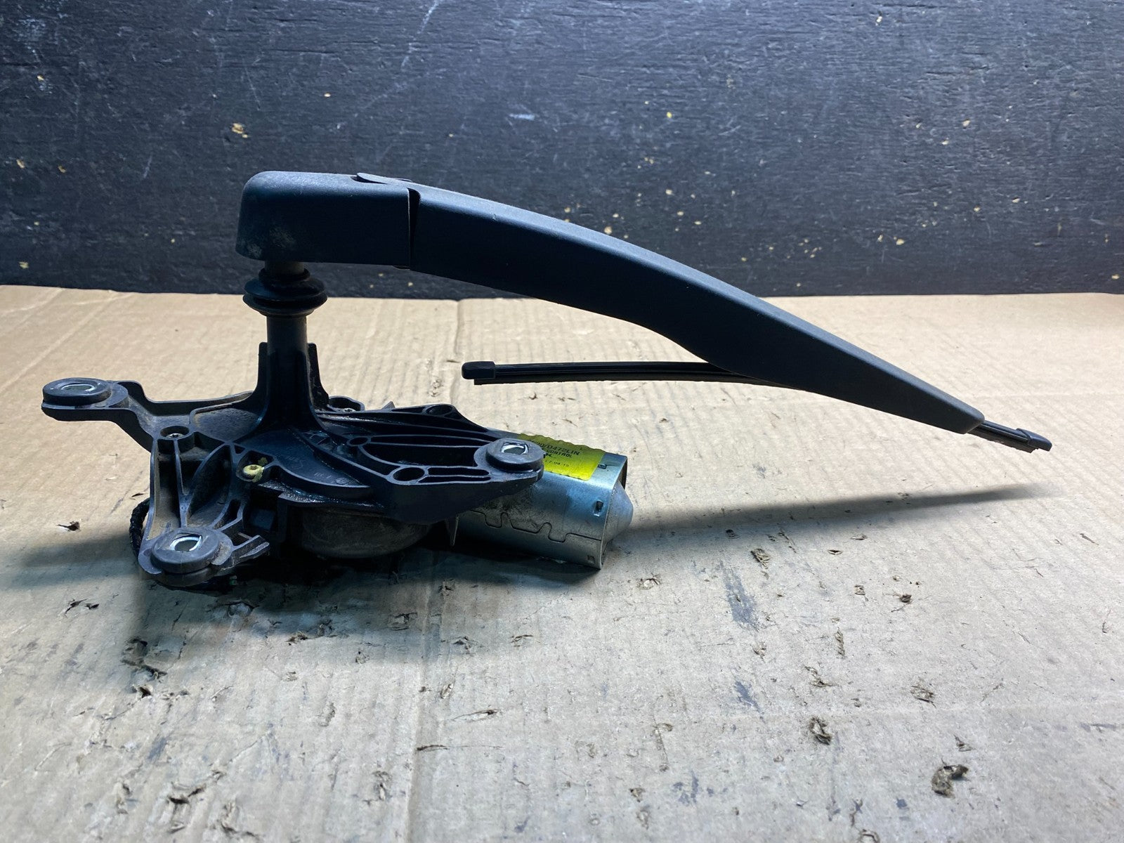 2013 to 2019 Ford Escape Rear Windshield Wiper Motor OEM AB0372 DG1