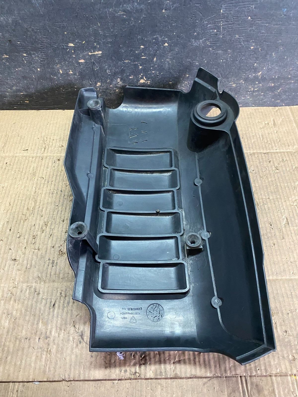 2007 to 2008 GMC Acadia 3.6L VVT Engine Cover Shield OEM T9452 DG7