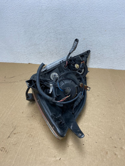 2004-2005 Toyota Sienna Right Passenger Xenon Headlight AG0553 DW8