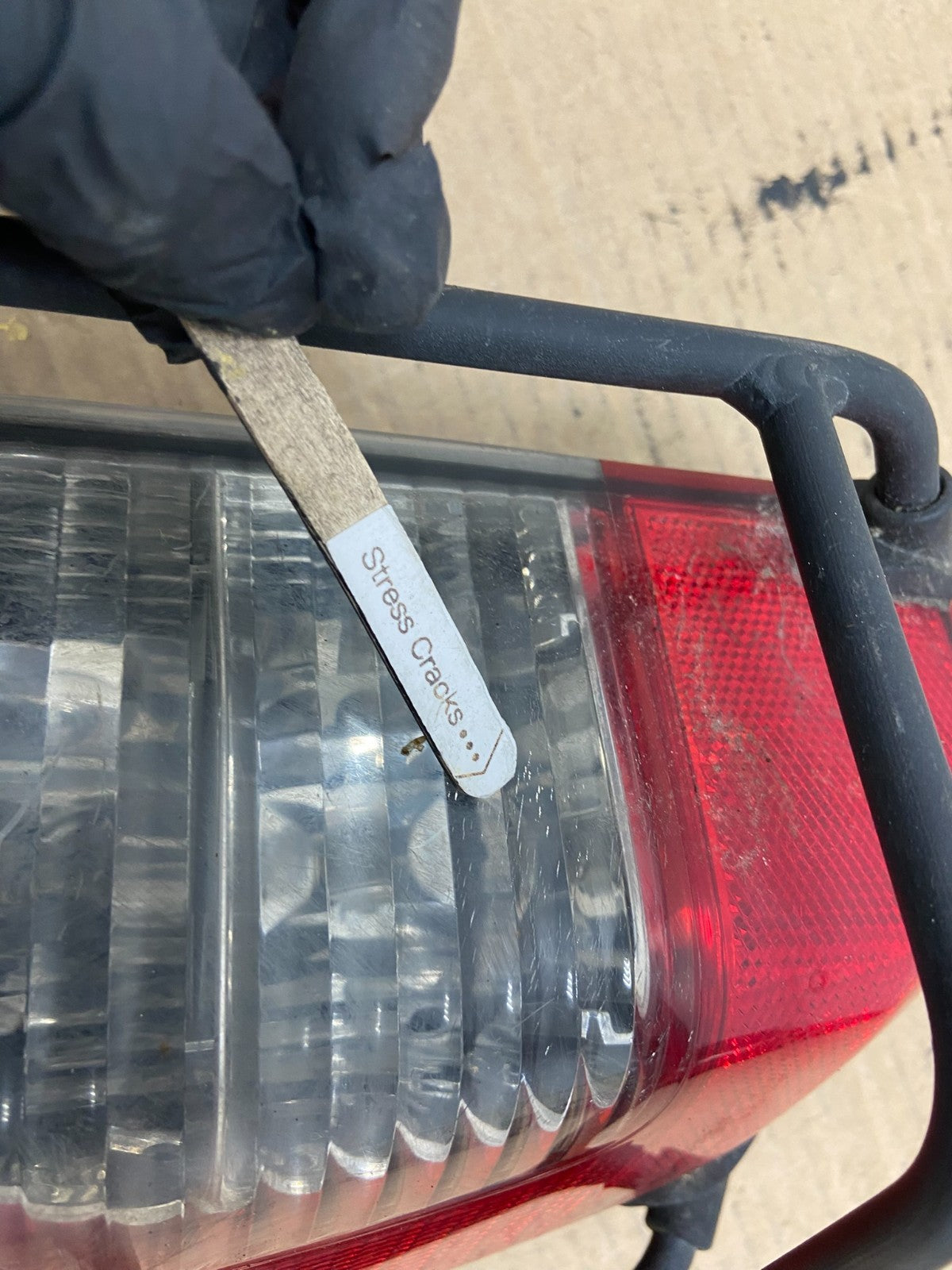 2002 2003 2004 Nissan Xterra Right Passenger RH Side Tail Light AH4130 DW4