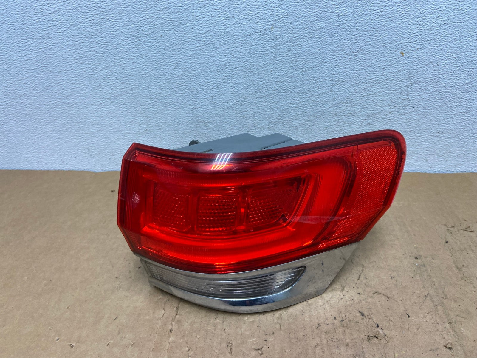 2014 - 2018 Jeep Grand Cherokee Right Passenger Rh Side Tail Light AD1374 LK0
