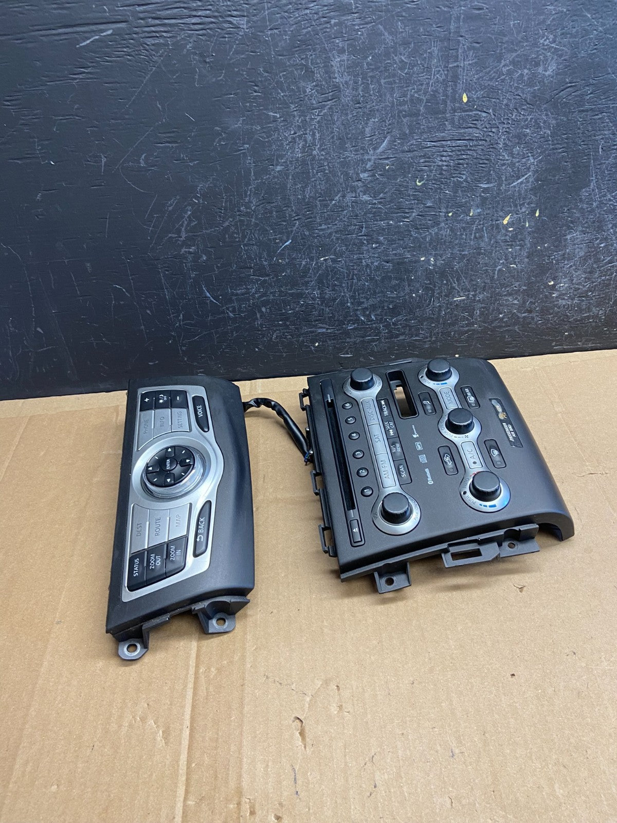 2009 - 2010 Nissan Murano AM FM Radio CD Climate Control Panel AD2106 DG1