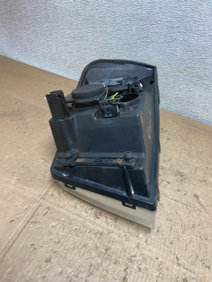 2002 to 2009 Gmc Envoy Right Passenger RH Side Headlight Halogen Y7204 DW9