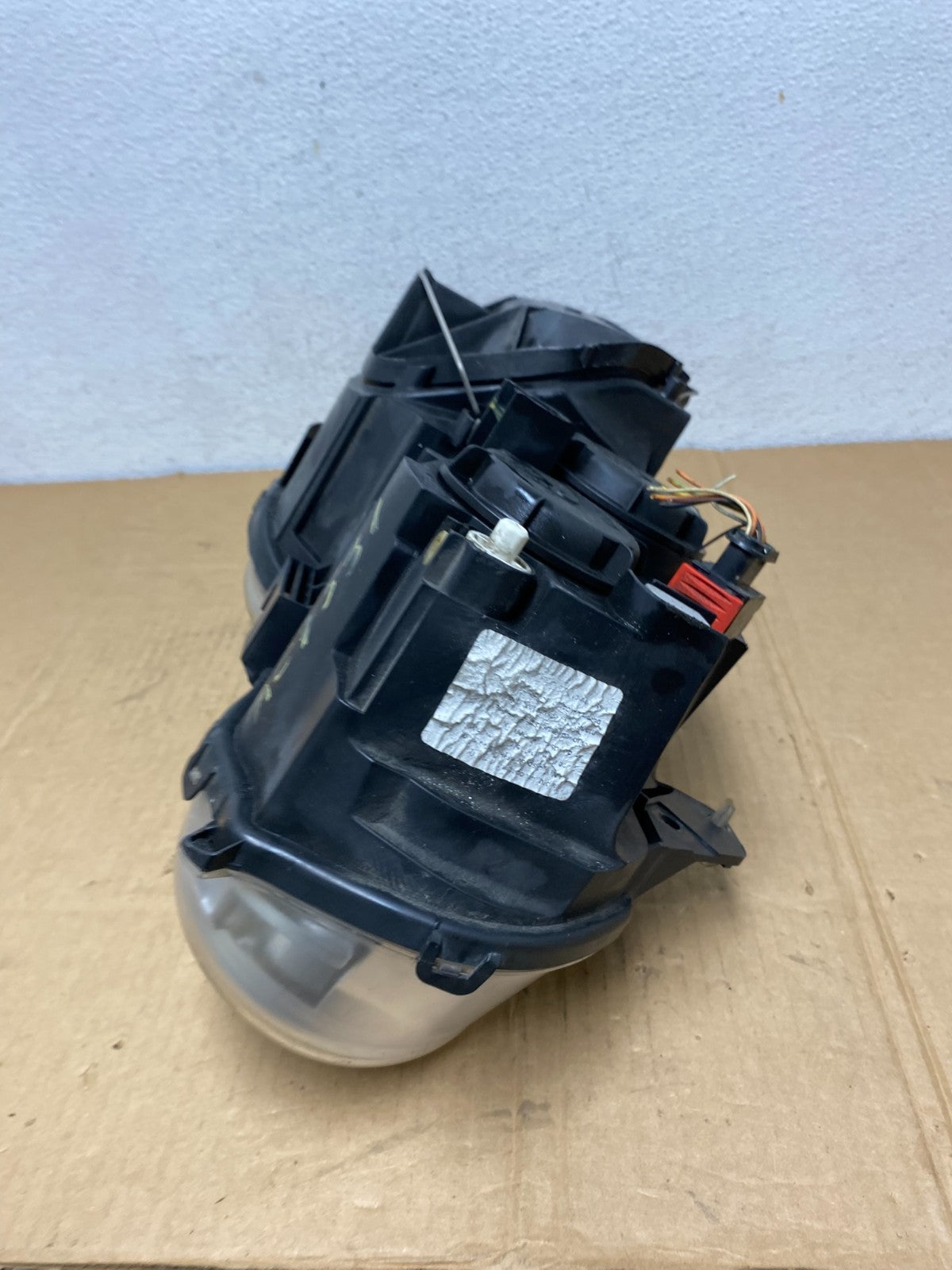 2004 to 2009 Jaguar XJ8 Right Passenger Side Headlight AC7531 DW8