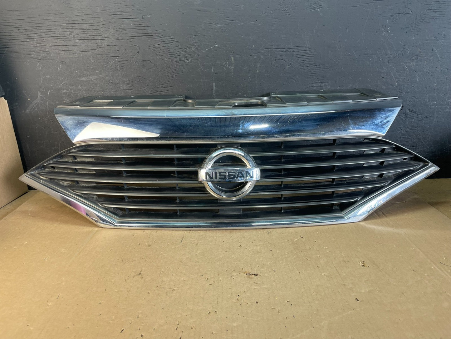 2011 to 2017 Nissan Quest Front Upper Grill Grille AD5769 DG0