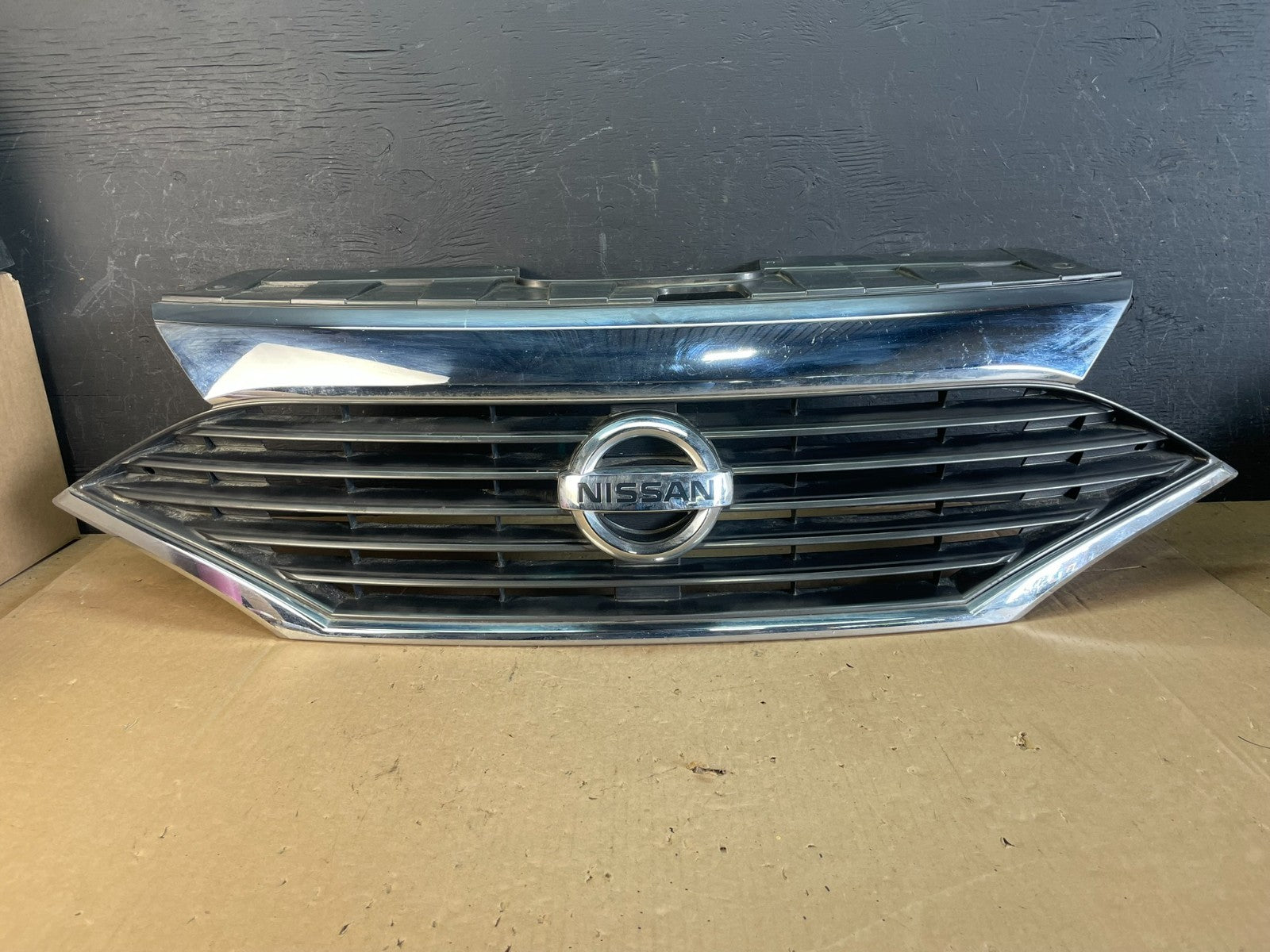 2011 to 2017 Nissan Quest Front Upper Grill Grille AD5769 DG0