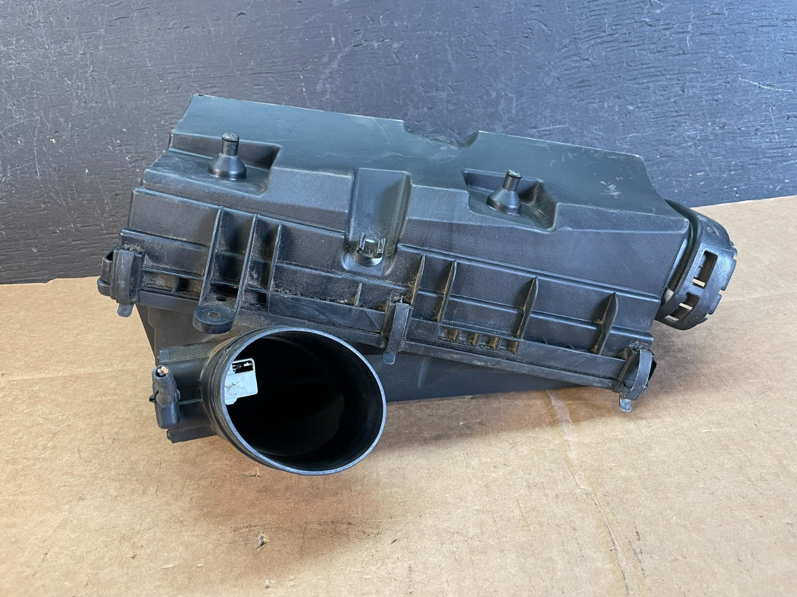 2007 to 2010 BMW X5 Air Intake Cleaner Filter Housing Box AE08943
