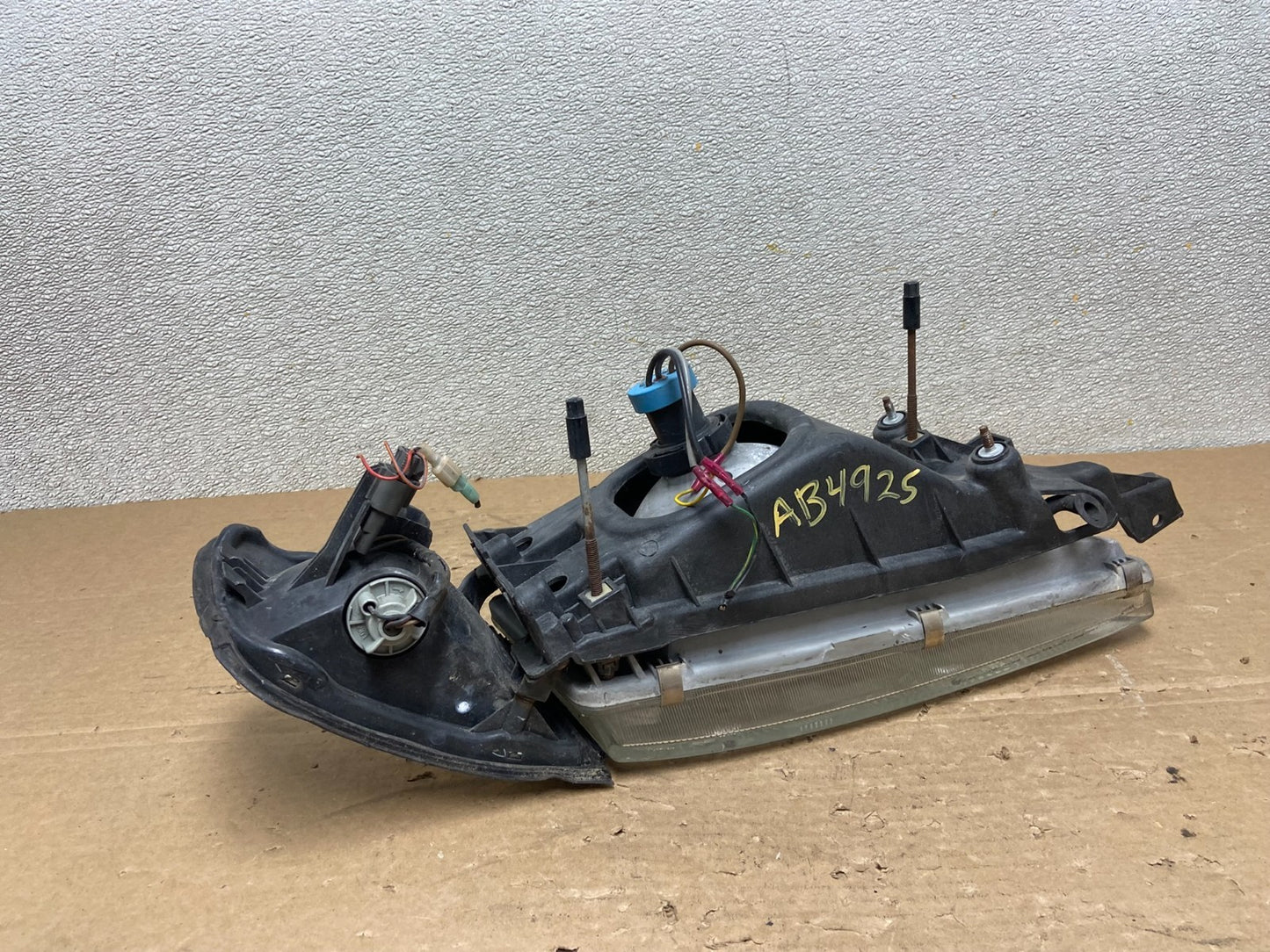 1995 to 1996 Nissan Maxima Left Driver LH Side Headlight Halogen OEM AB4925 DW5