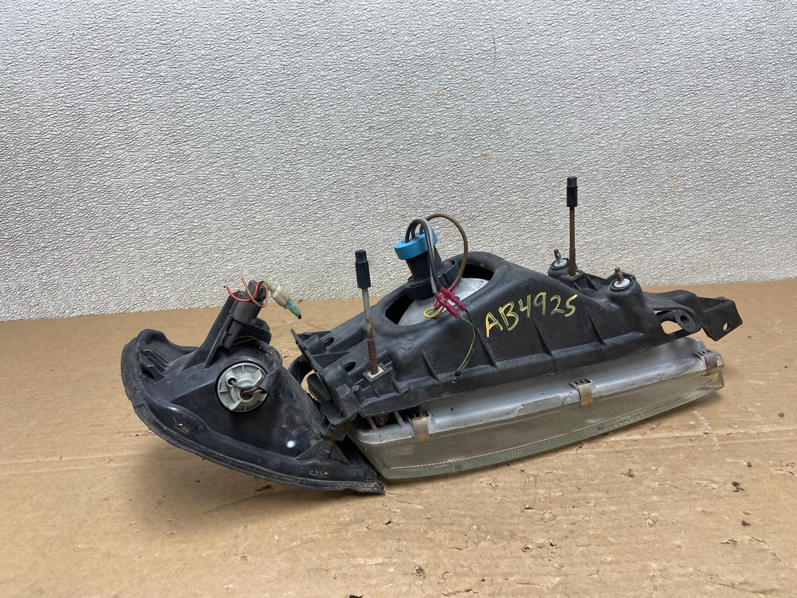 1995 to 1996 Nissan Maxima Left Driver LH Side Headlight Halogen OEM AB4925 DW5