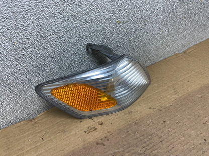 2000 - 2001 Toyota Camry Front Right Passenger RH Turn Signal Oem AB5198 DW2
