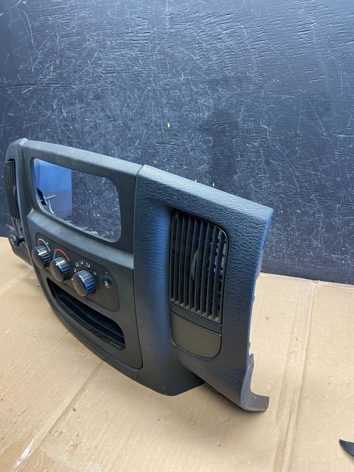 2002 to 2005 Dodge Ram Radio Climate Control Dash Air Vent Bezel Trim AH5586 DG2
