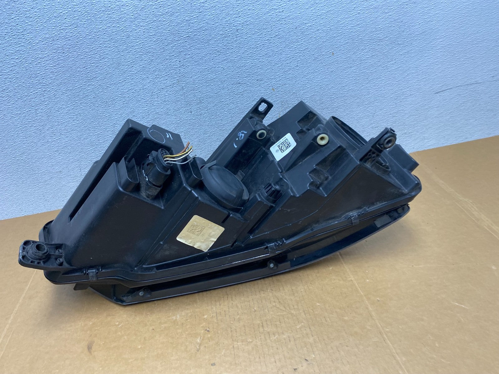2016-209 Volkswagen Passat Left Driver LH Side Halogen Headlight AD9062 DG5