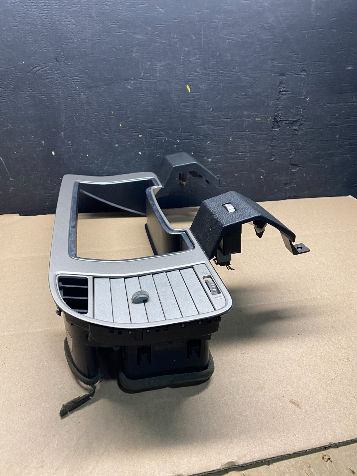 2007 to 2014  Lincoln Navigator Speedometer Dash Trim Bezel w Air Vent J9626 DG1