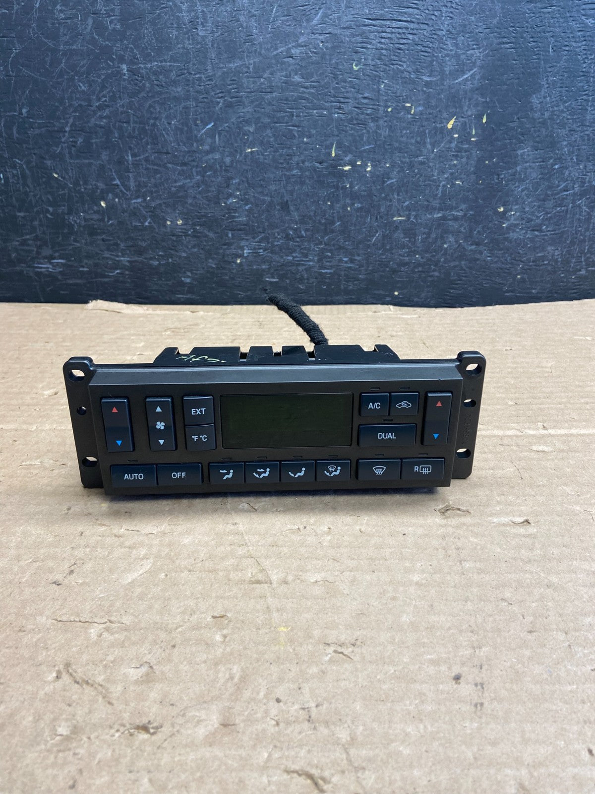 2003 to 2006 Lincoln Town Car Climate Control Panel af2596 DG0