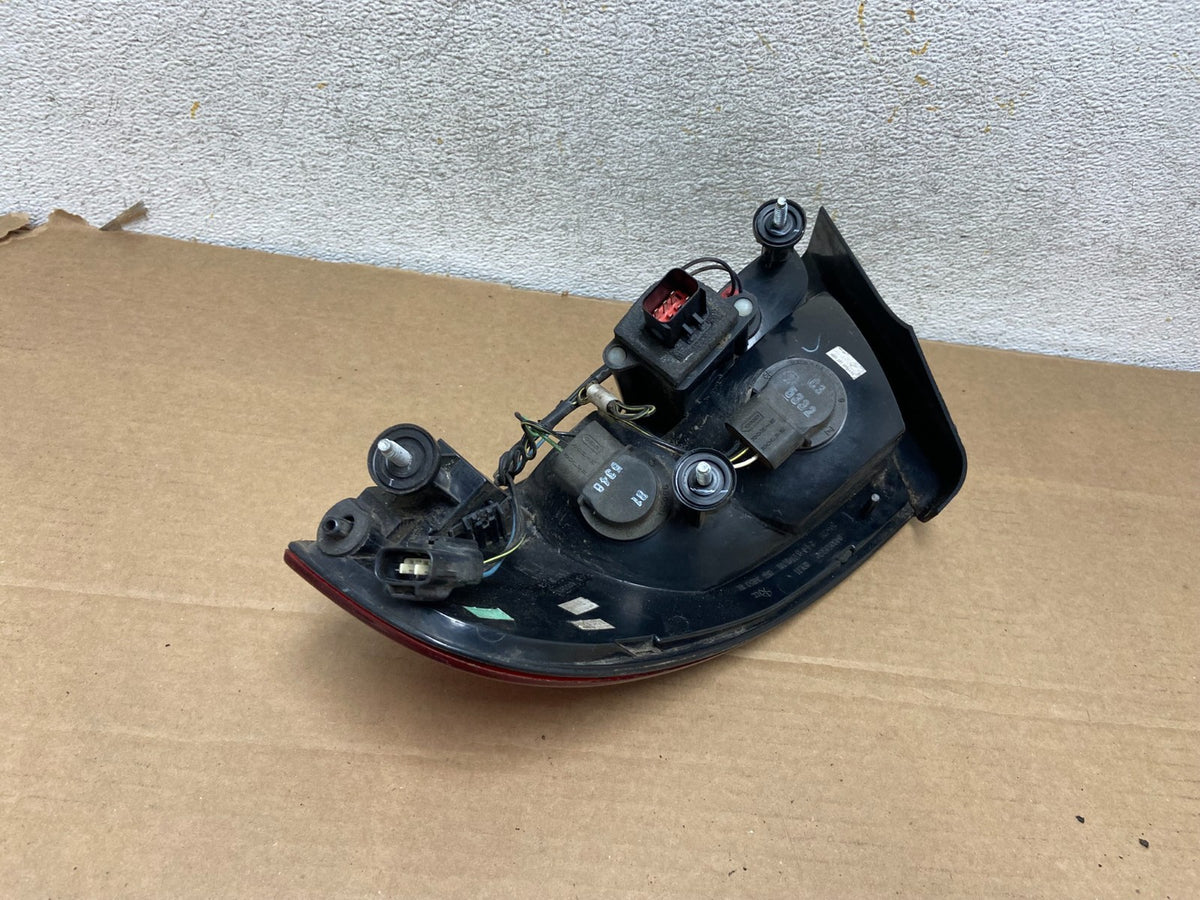 2001-2006 Dodge Stratus Left Driver LH Side Tail Light AH3091 DW4
