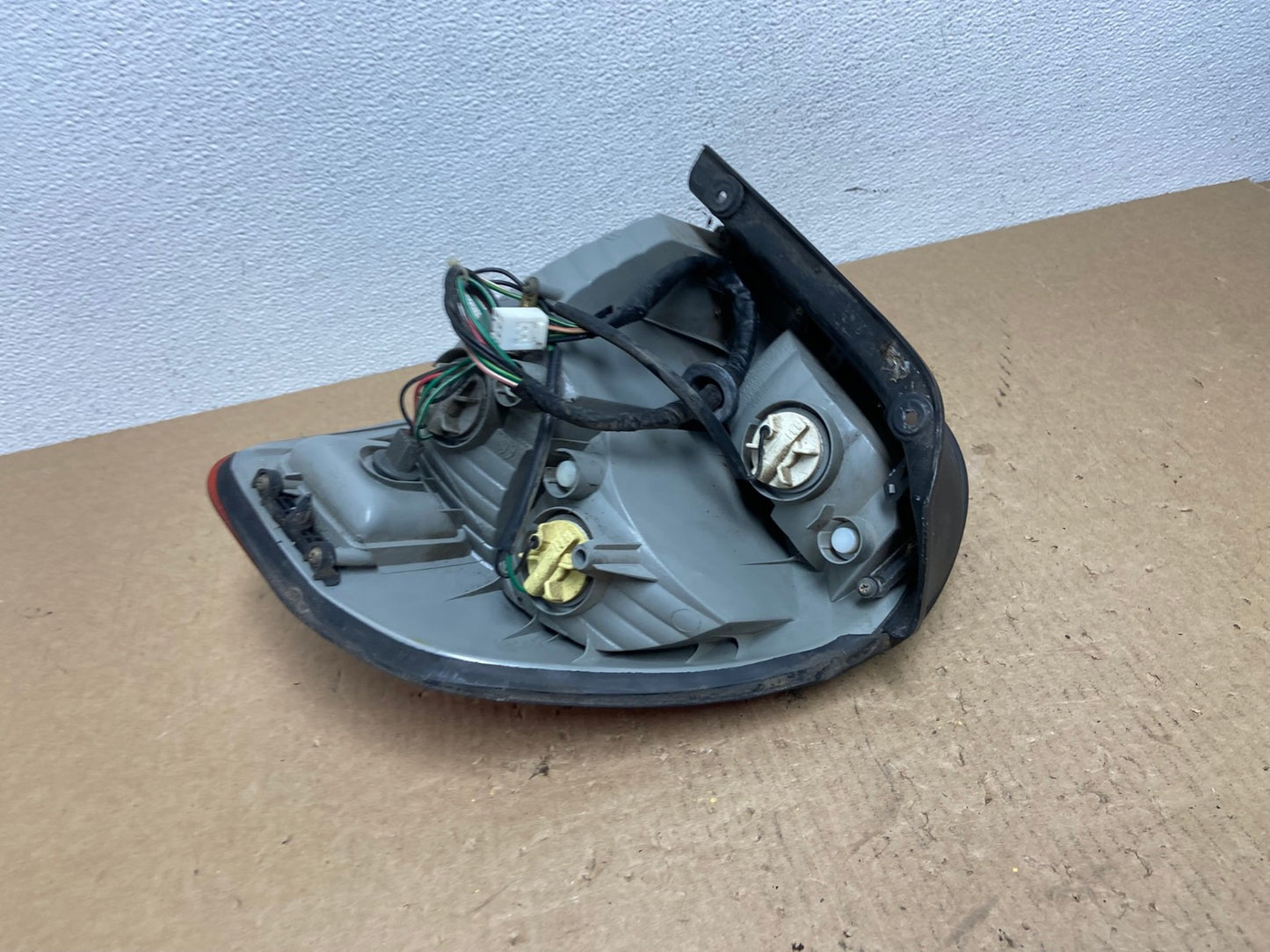 2001 - 2004 Hyundai Santa Fe Left Driver LH Side Tail Light AC1047 LK6