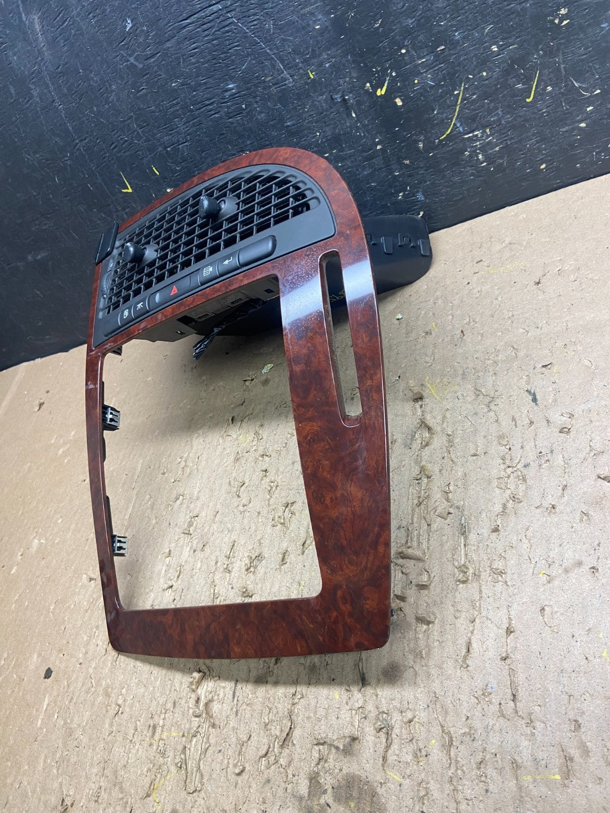 2005 to 2009 Saab 9-7X Dash Radio Stereo Display Trim Panel Bezel T8952 DG1