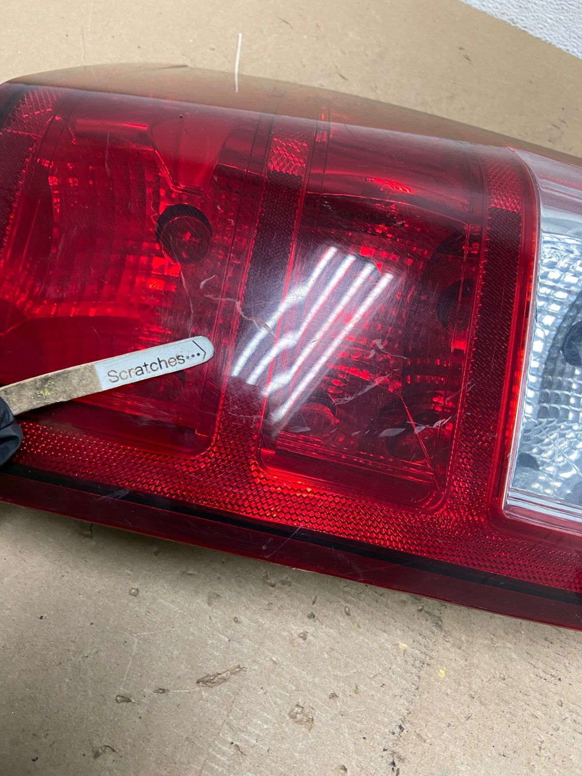 2005 - 2006 Jeep Grand Cherokee Right Passenger Rh Side Tail Light AF5725 LK3