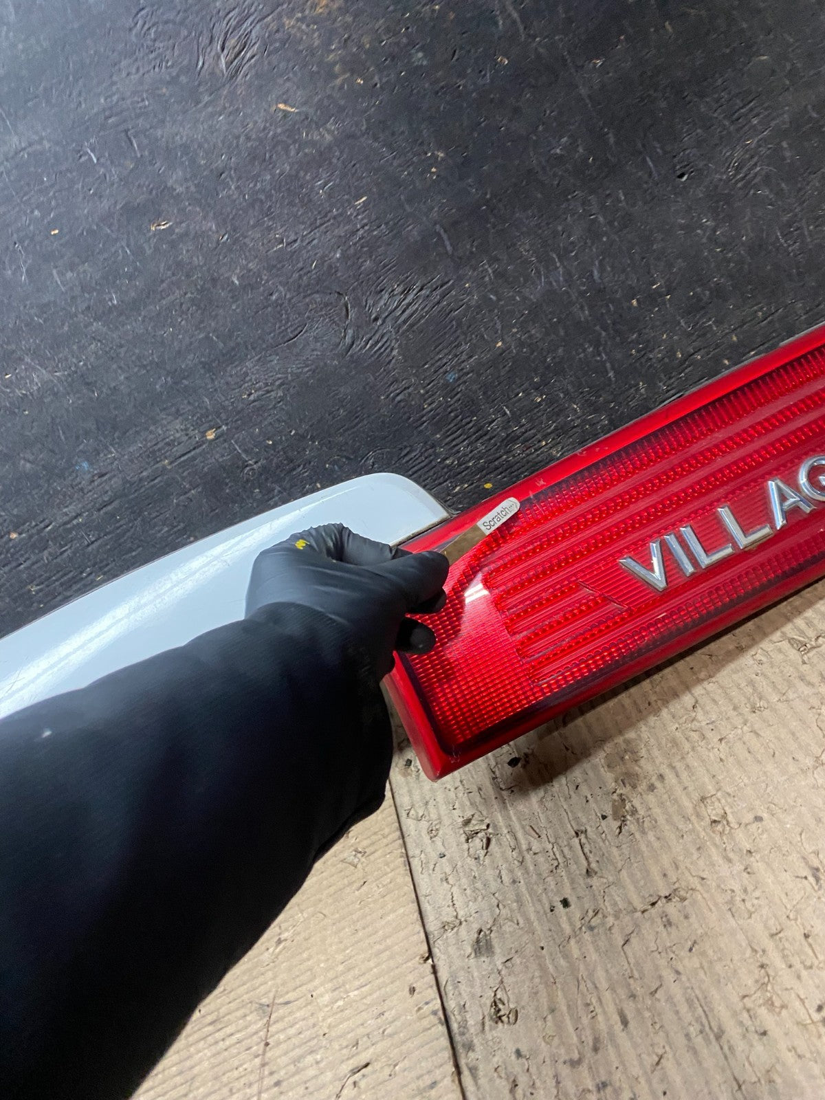 1999 to 2002 Mercury Villager Trunk Lid Center Tail Light  V9566 DG5