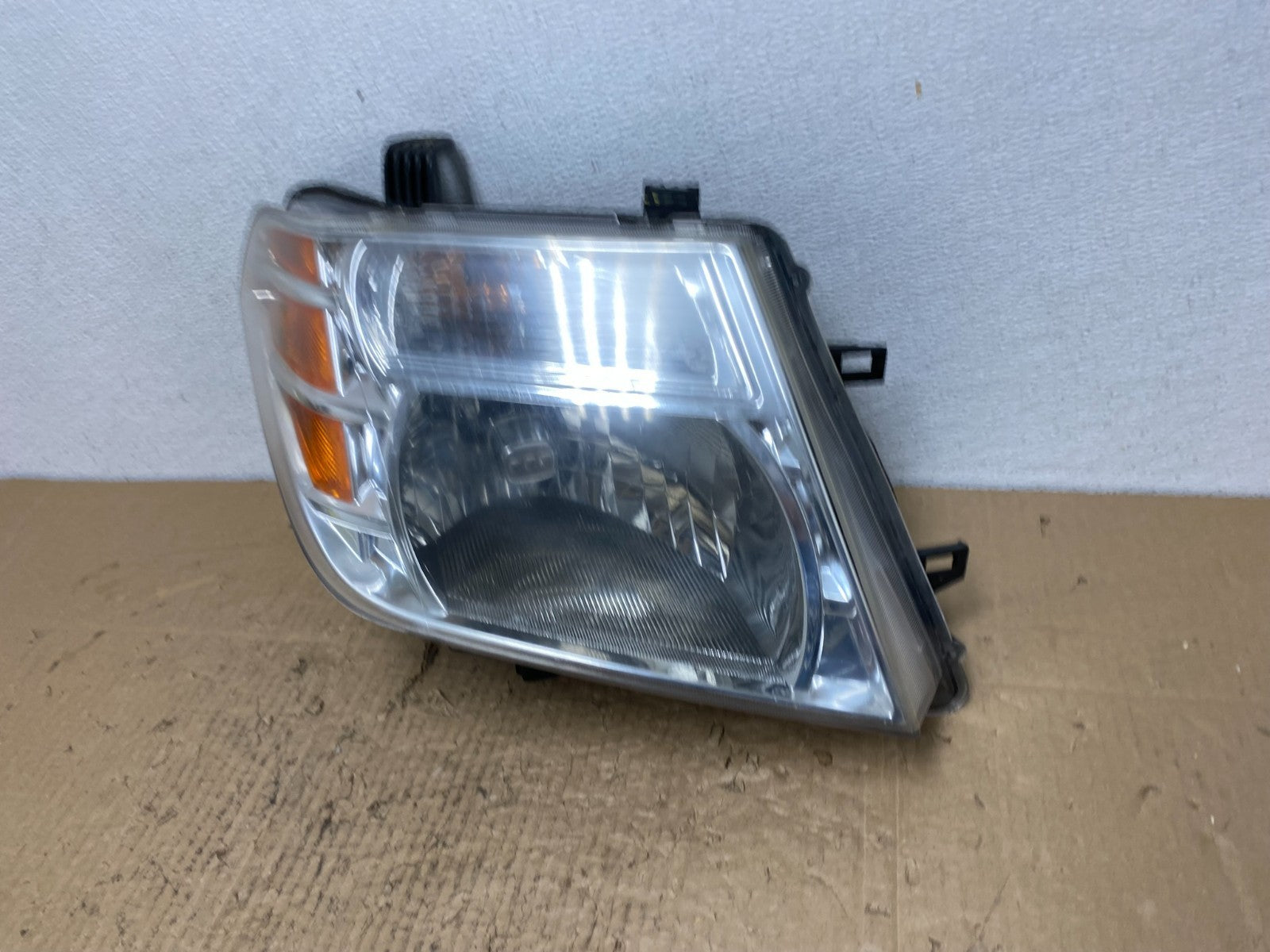 2008 to 2012 Nissan Pathfinder Halogen Headlight Right Passenger AC4081 DW1