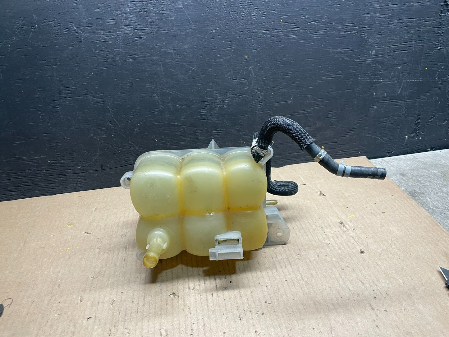 2020-2023 Ford Explorer Radiator Coolant Recovery Bootle Tank  F4570 DG13