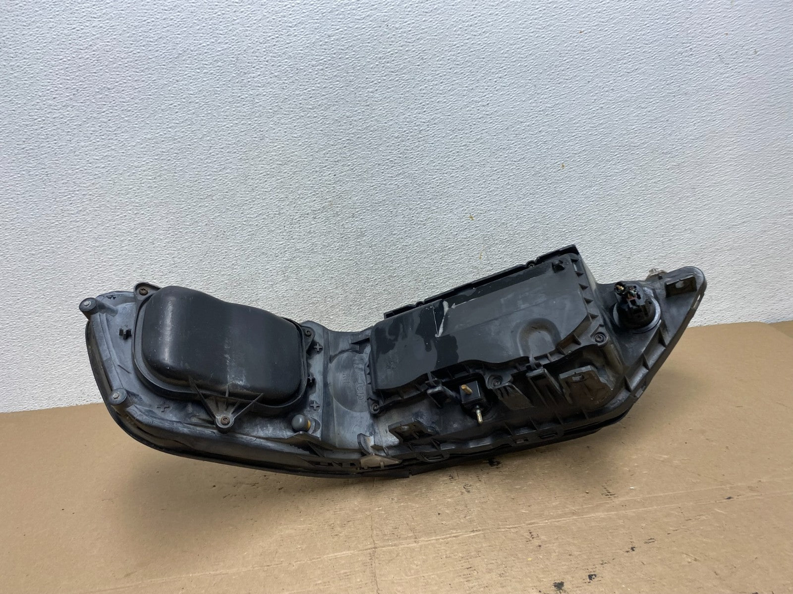 2005 to 2011 Lincoln Town Car Right Passenger Rh Side Headlight AF4721 DW6