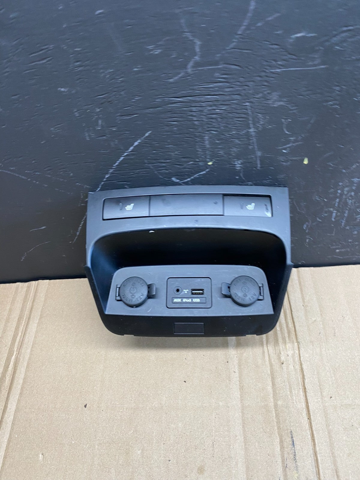 2011-2013 Kia Sorento Center Seat Heater Switches Aux USB Power Outlet ab8714 DG0
