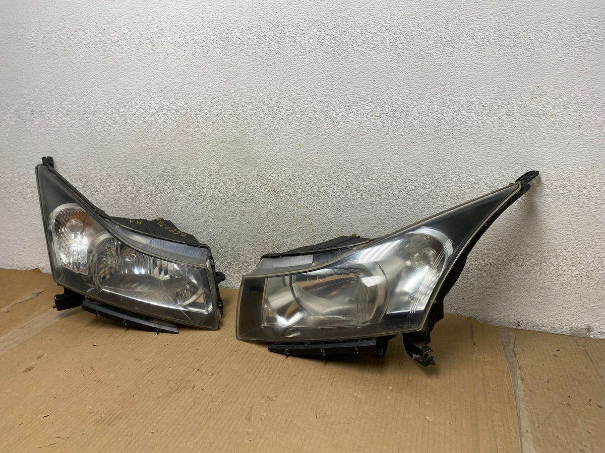 2011 to 2015 Chevrolet Cruze Halogen Left+Right Set Headlights AH3048 DW2