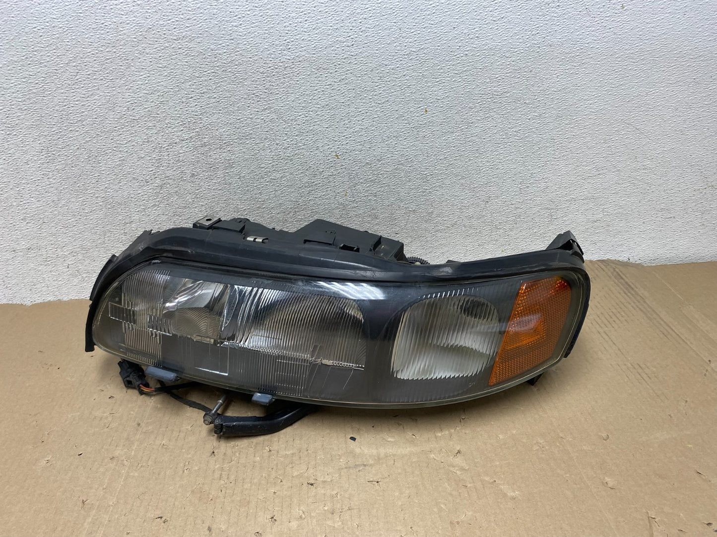 2001 2002 2003 2004 Volvo V70 XC70 Left Driver Side Headlight TYC AG6924 DW0