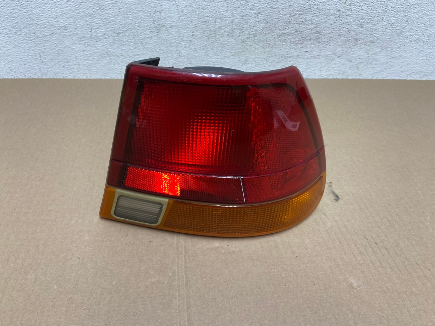 1997-1999 Saturn SL SL1 Sedan Right Passenger RH Side Tail Light AE6910 LK0