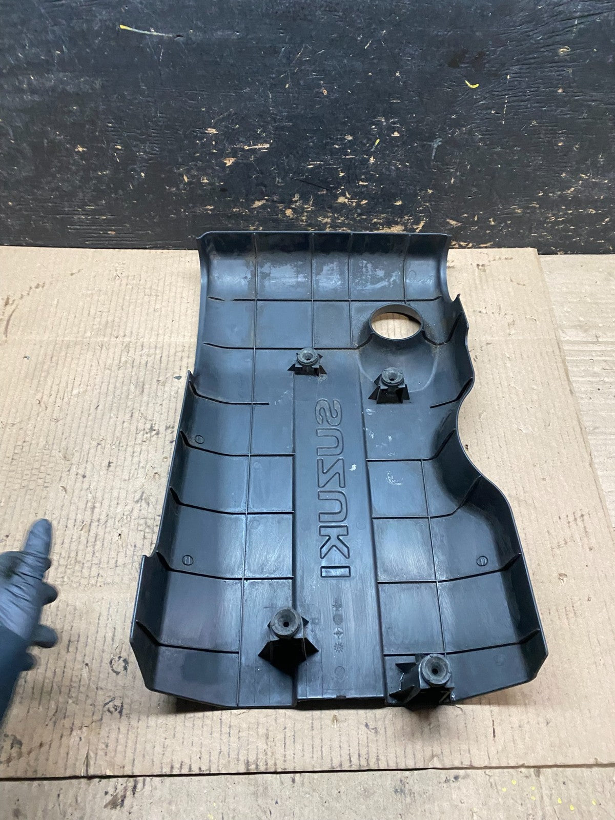 2009-2013 Suzuki Grand Vitara 2.4L Upper Top Engine Motor Dust Cover W5605 DG6