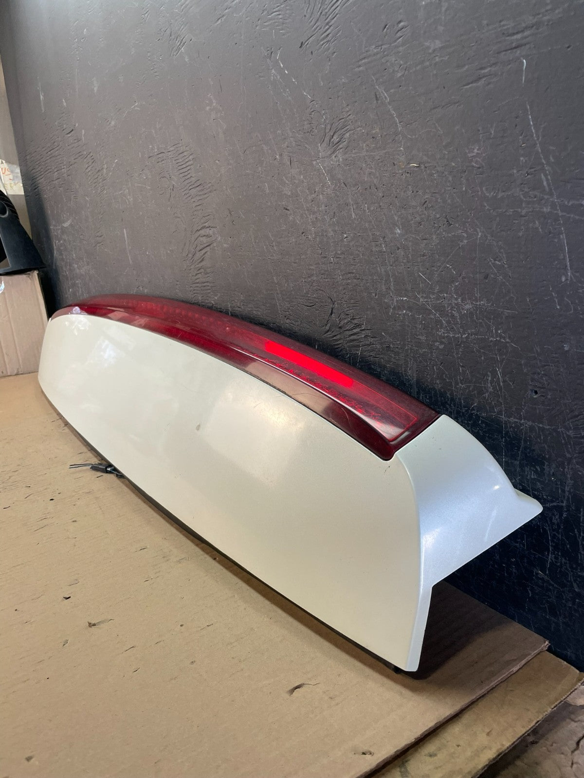 2007 - 2014 Cadillac Escalade Rear Upper Spoiler 3rd Third Brake Light AE0754 DG1