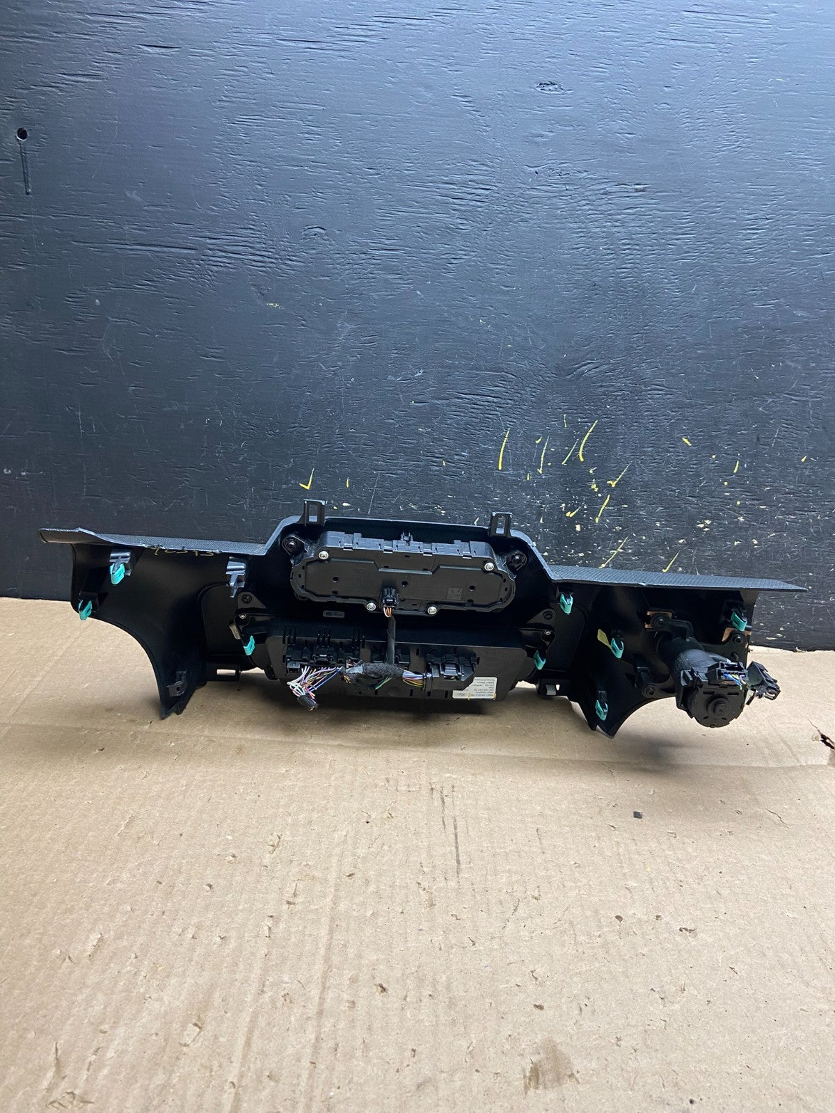 2020 to 2023 Ford Explorer Radio Climate Control Panel Trim y2373 DG5