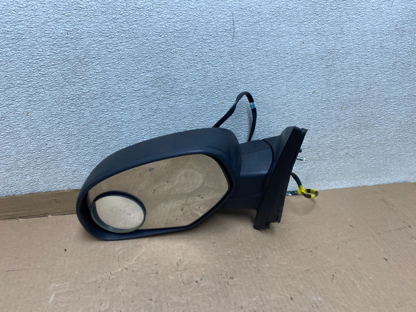 2007 to 2014 GMC Sierra Left Driver Side View Door Mirror U8450 DG6