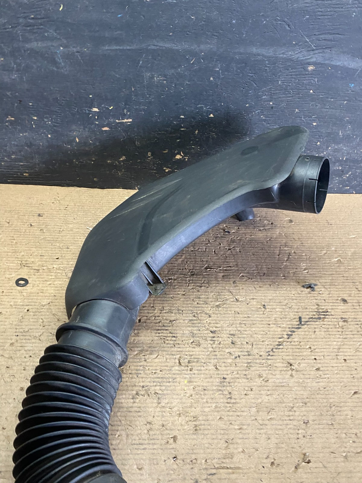 2011 to 2018 Chrysler 300 3.6L Air Intake Duct Tube Cleaner S3533 DG0
